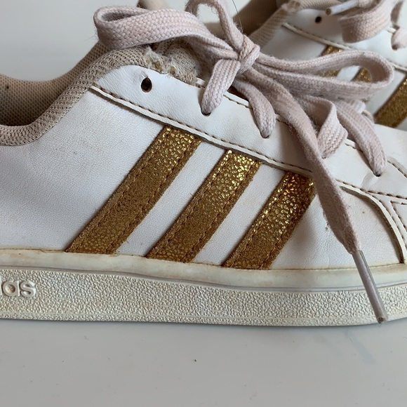 Girls Adidas tennis shoes - Picture 2 of 5